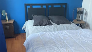 2 slaapkamers, een bureau, een strijkplank/strijkijzer, wifi