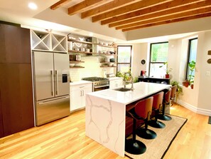 Réfrigérateur, four, plaque de cuisson, lave-vaisselle