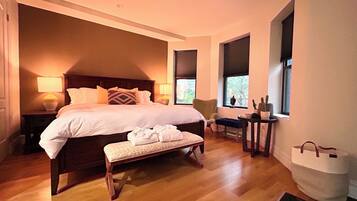 3 chambres, bureau, fer et planche Ă repasser, lit parapluie