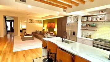 Réfrigérateur, four, plaque de cuisson, lave-vaisselle