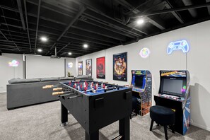 Game room - Spacious Pet Friendly Home With Theater/Game Room (Livonia)