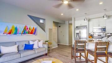House, Multiple Beds, Balcony, Partial Ocean View | Living area