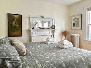 3 Schlafzimmer, Schreibtisch, Bügeleisen/Bügelbrett, Reisekinderbett