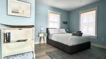 3 bedrooms, desk, iron/ironing board, travel cot