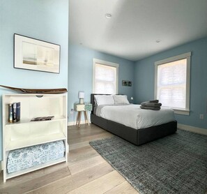 3 Schlafzimmer, Schreibtisch, Bügeleisen/Bügelbrett, Reisekinderbett