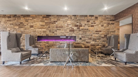 Lobby sitting area. Cobblestone Hotel & Suites - Foley