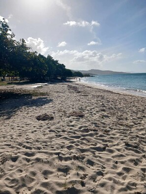 Beach - New 4-bedroom house overlooking the ocean with beautiful view and ocean sound (Christiansted)