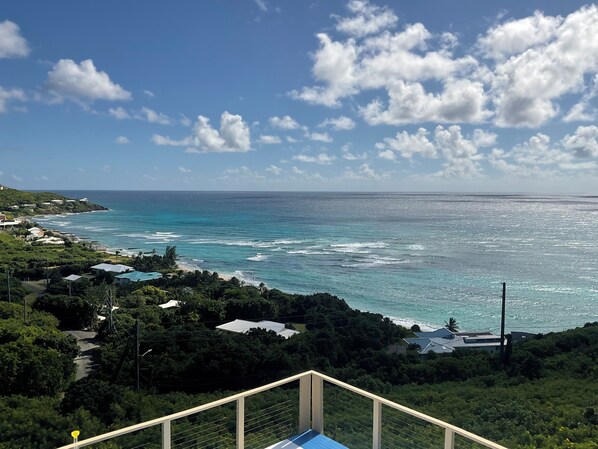 Property grounds - New 4-bedroom house overlooking the ocean with beautiful view and ocean sound (Christiansted)