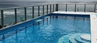 New 4-bedroom house overlooking the ocean with beautiful view and ocean sound