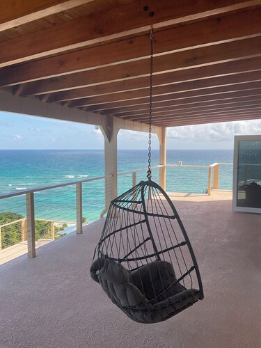 New 4-bedroom house overlooking the ocean with beautiful view and ocean sound