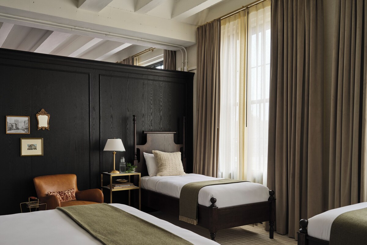 Suite (Group, The Washington) | Premium bedding, minibar, in-room safe, desk