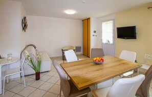 Dining - Lovely home in Chassiers (Chassiers)