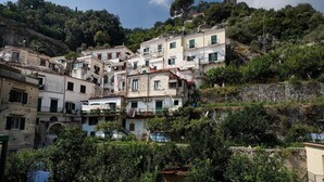 A hillside village with traditional architecture, terraced buildings, and lush greenery. - Francesca Flat   Amalfi (SA)