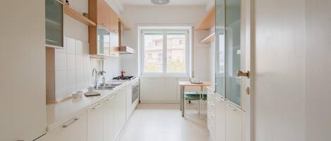 Mikrowelle, Ofen, Herdplatte, Geschirrspüler