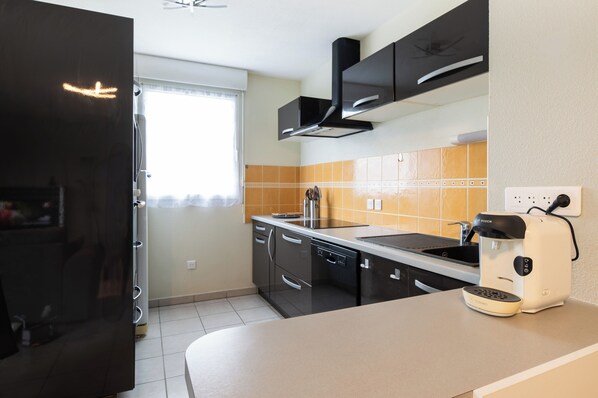 Fridge, microwave, oven, stovetop