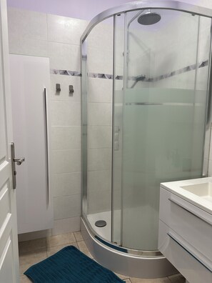 Shower, hair dryer, towels, soap - Crystal Lagoon (Saint-François)