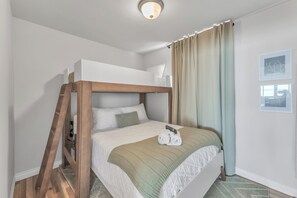 2 bedrooms, travel cot, free WiFi, bed sheets