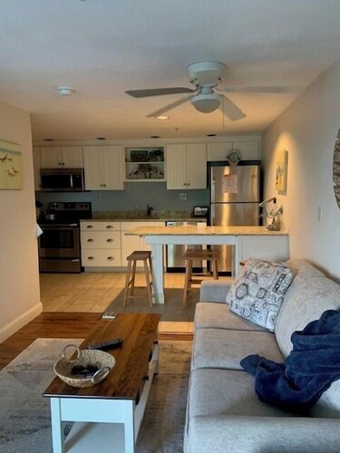 Located just steps from Wells Beach, Eastwinds 124 is perfect for your getaway.