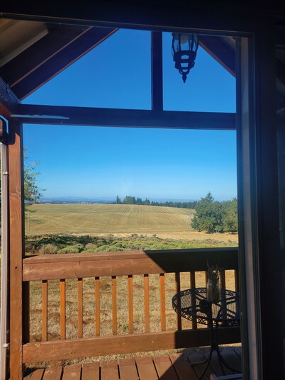 "Tiny Home" at Buena Vista Lavender Farm with private porch and a stunning view