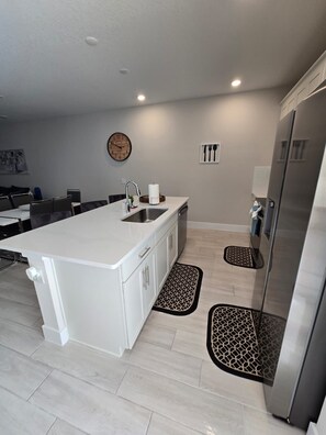 Fridge, microwave, oven, stovetop - Charming 3-bedroom townhome with WiFi, AC in Reunion Resort, Kissimmee, FL
(Kissimmee)