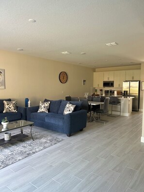 Smart TV - Charming 3-bedroom townhome with WiFi, AC in Reunion Resort, Kissimmee, FL
 (Kissimmee)