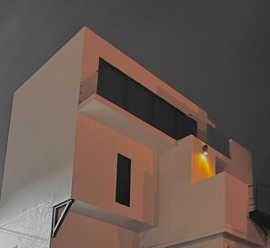 المنشأة من الخارج