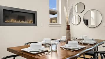 Ferienhaus, Mehrere Betten, Terrasse, Bergblick (503 Cajetan Street) | Speisen
