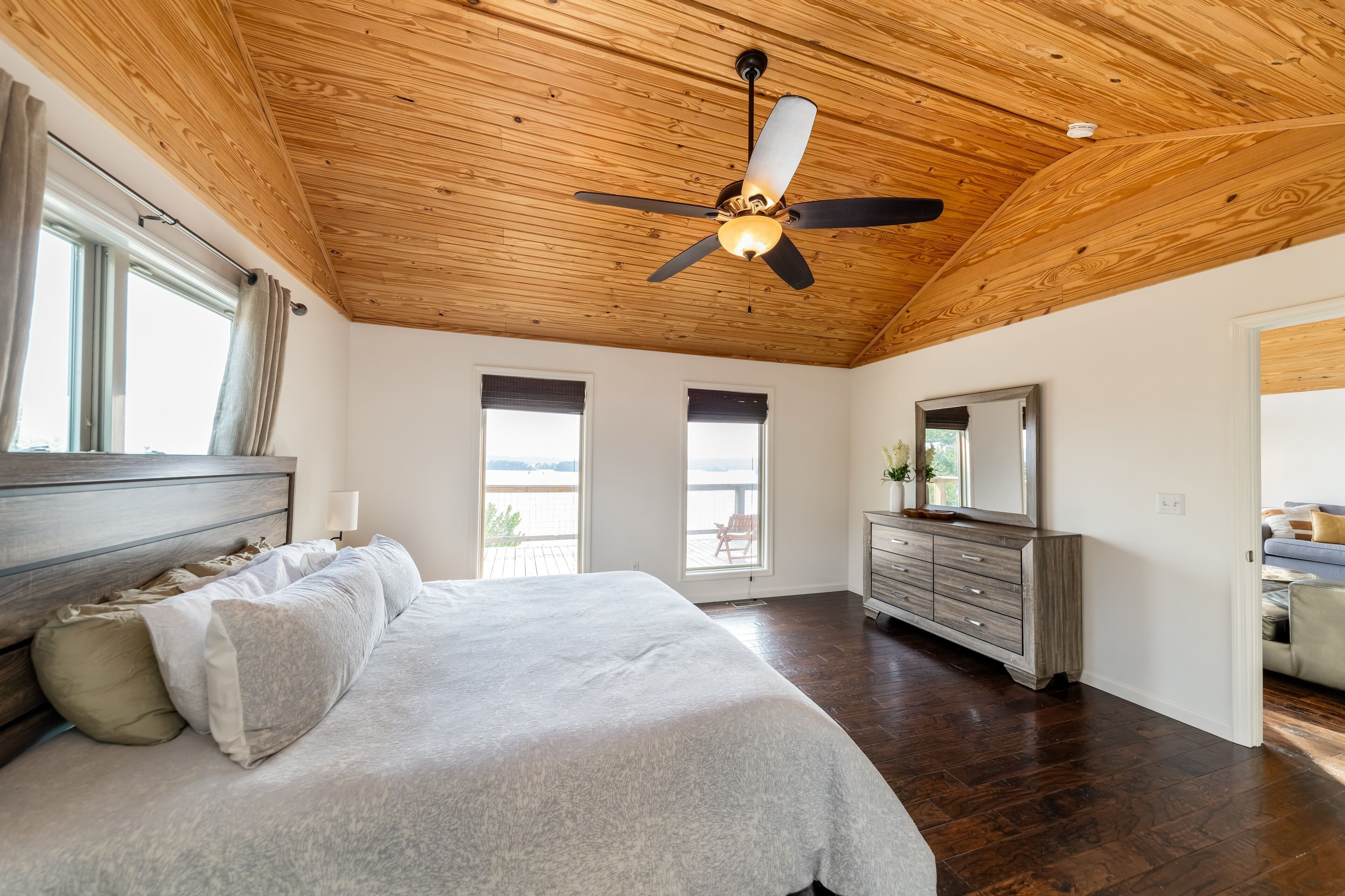 3 bedrooms, in-room safe, iron/ironing board, WiFi