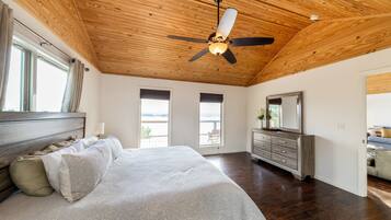 3 bedrooms, in-room safe, iron/ironing board, WiFi