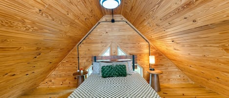 3 bedrooms, in-room safe, iron/ironing board, WiFi