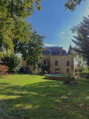 Property grounds - Le Petit Chatel - CHENAY LE CHATEL (CHENAY LE CHATEL)