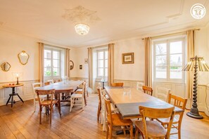 Dining - Le Petit Chatel - CHENAY LE CHATEL (CHENAY LE CHATEL)