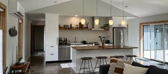 The North Oak, a Modern Cabin