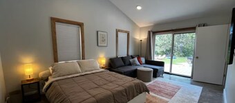 The North Oak, a Modern Cabin