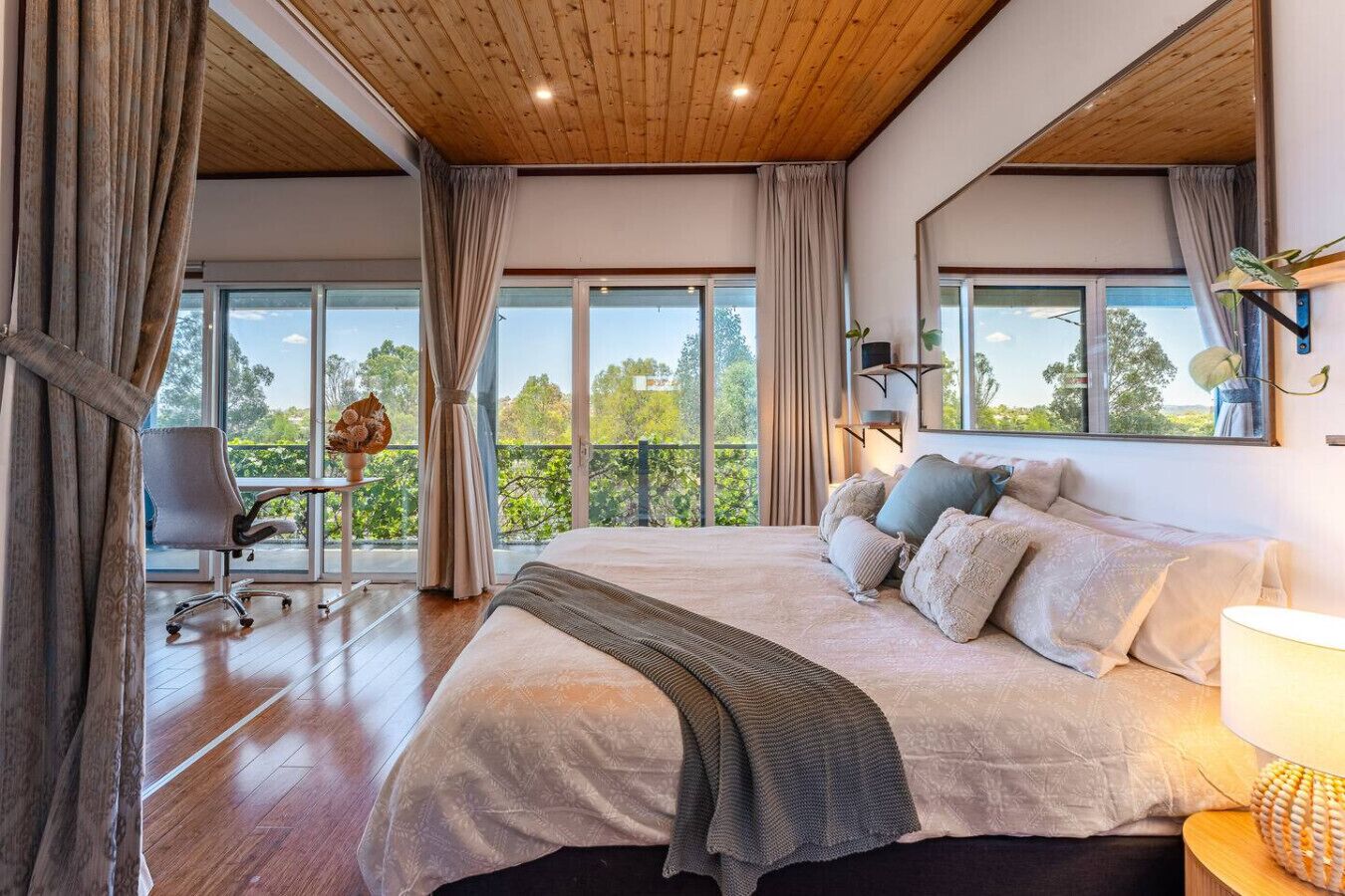 4 Schlafzimmer, Schreibtisch, Bügeleisen/Bügelbrett, WLAN