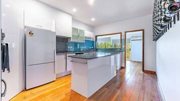 Fridge, cookware/dishes/utensils