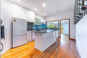 Refrigerador y utensilios de cocina 