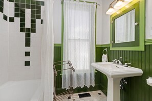 Casa, várias camas, varanda (1500 W Oak Street) | Banheiro | Toalhas de banho 