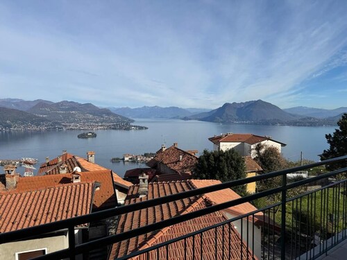 Gorgeous apartment with terrace and lake view in Someraro Stresa