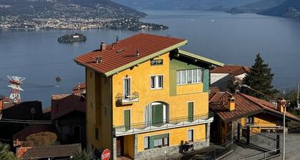 Gorgeous apartment with terrace and lake view in Someraro Stresa