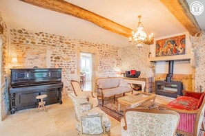 Télévision, cheminée