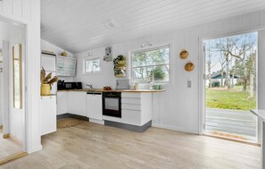 Fridge, stovetop, coffee/tea maker - 3 bedroom gorgeous home in Rødby (Rødby)