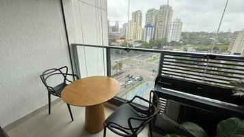 Apartment | Outdoor dining