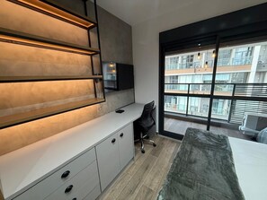 Premium Apartment | 1 bedroom, blackout drapes, WiFi (free), bed sheets
