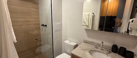 Club Apartment | Bathroom