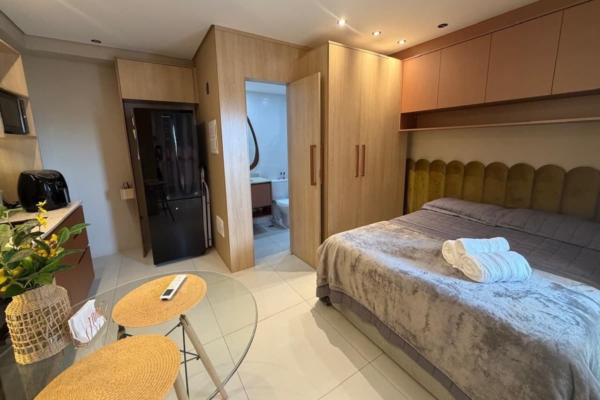 Apartamento conforto | 1 quarto, cortinas blackout, Wi-Fi de cortesia, roupa de cama