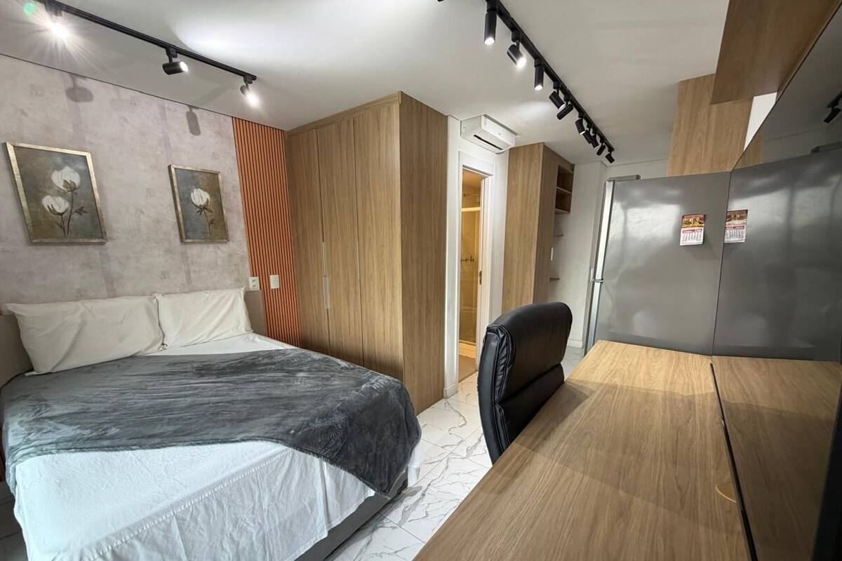 Club Apartment | 1 bedroom, blackout drapes, WiFi (free), bed sheets