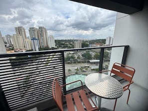 Basic Apartment | Outdoor dining