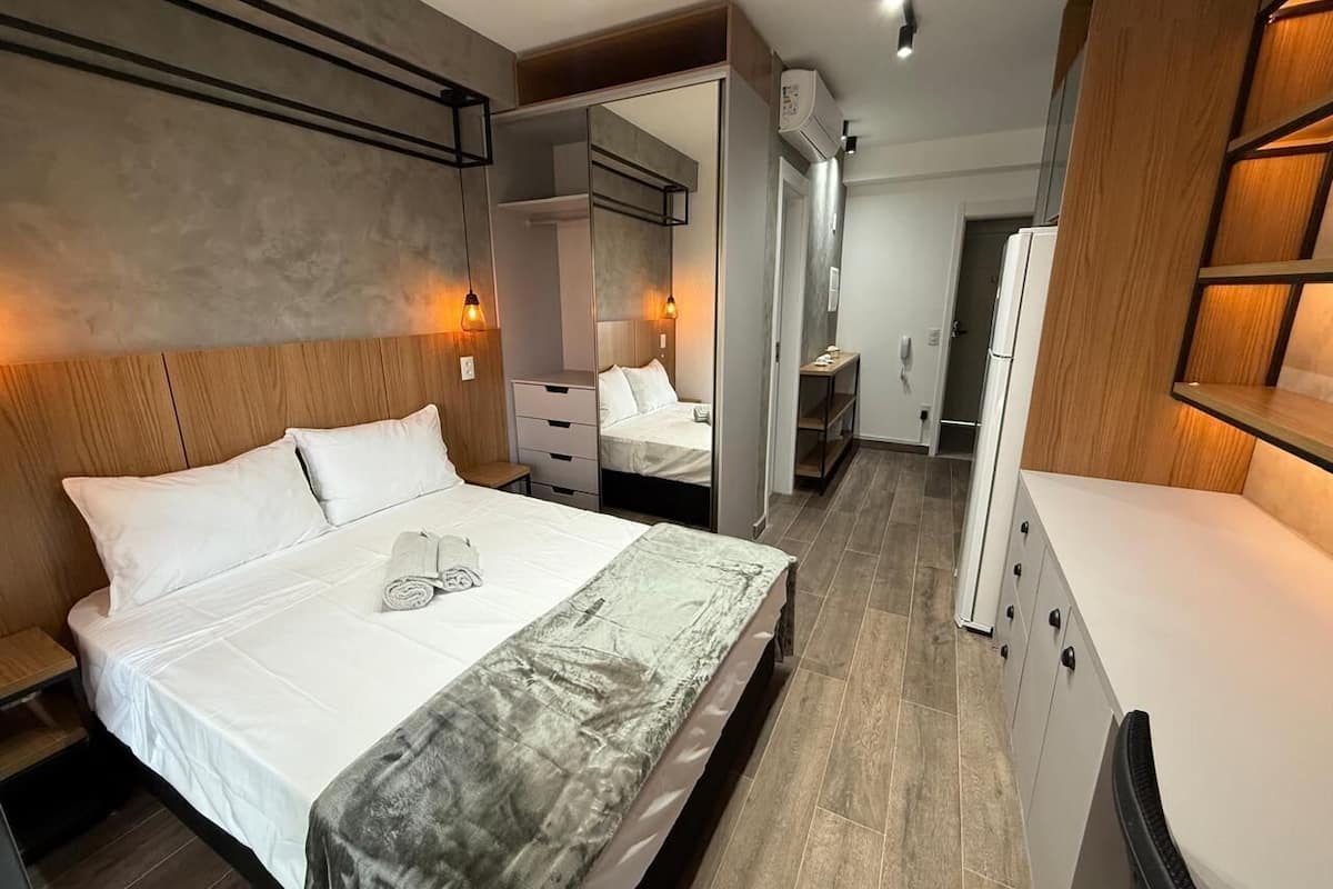 Premium Apartment | 1 bedroom, blackout drapes, WiFi (free), bed sheets