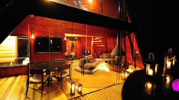 Deluxe Chalet, Patio, Mountain View | Living area